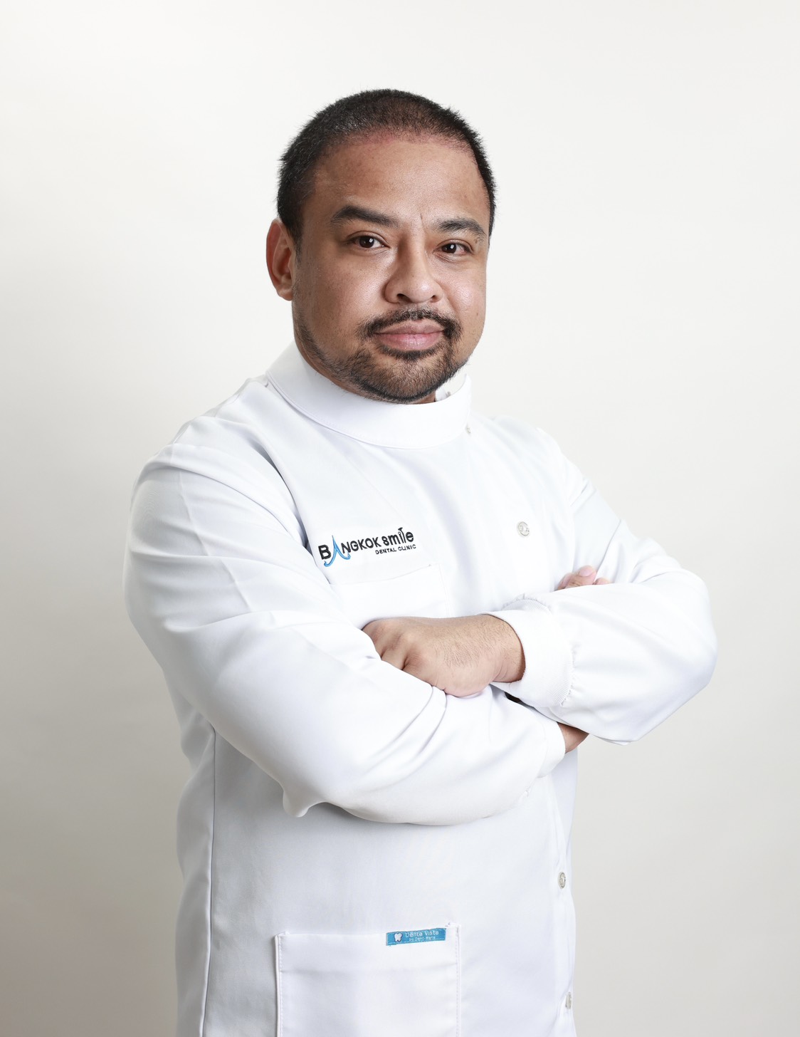 Dr. Apinut   Piboon (Dr. Mob)